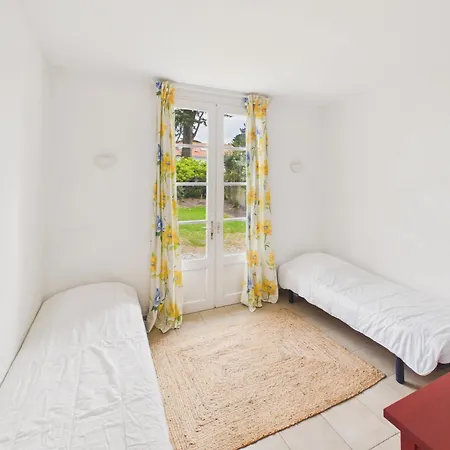 400m De La - Maison De Plain-pied Et Jardin *